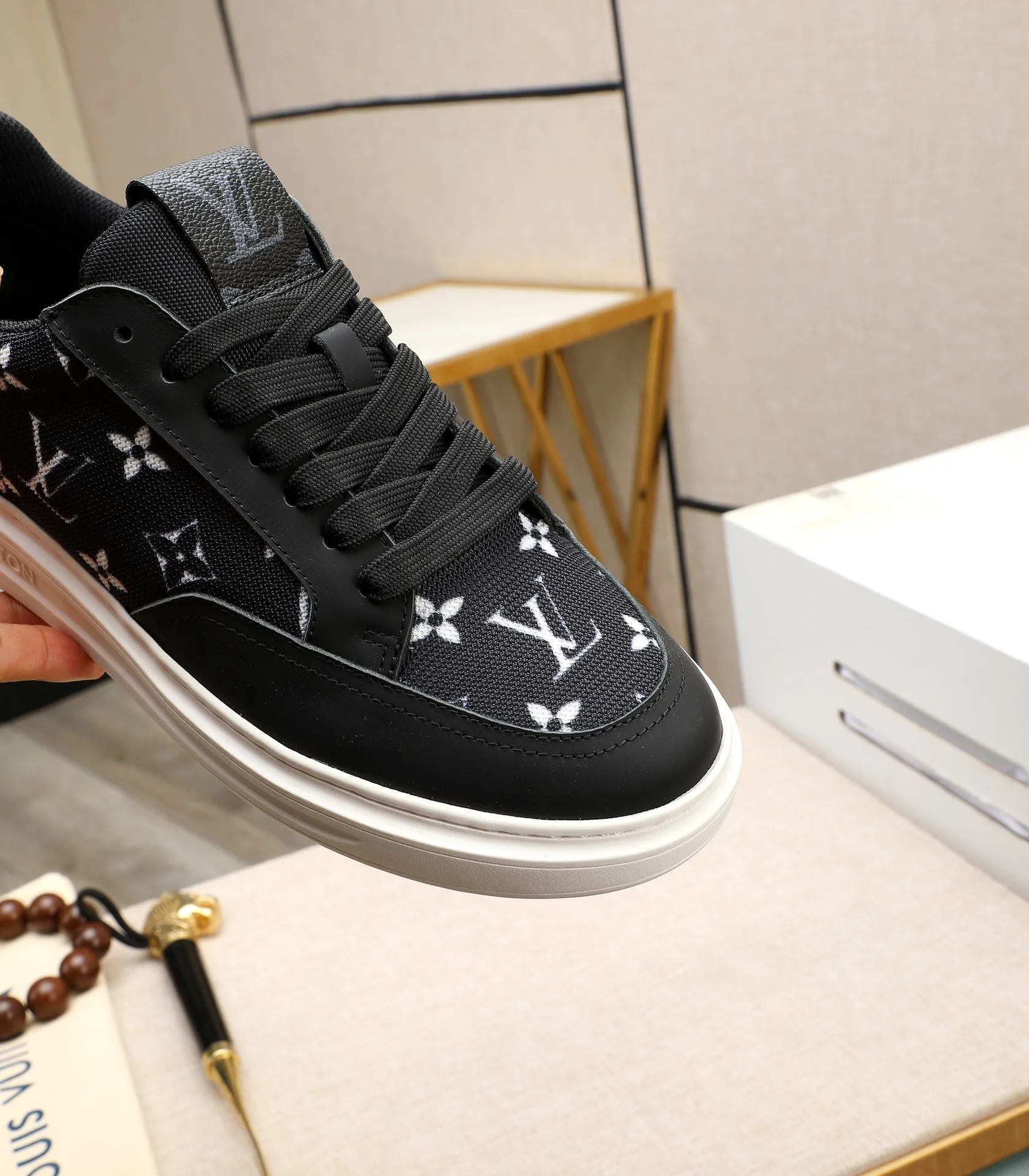 Men's shoes 💰540 💰(Niuli: full package) louis vuitton (Louis Vuitton/lv) top 🔍🔍 new models are on sale at the same time at the counter. The upper 🇮🇹 is imported from Italy, first-layer cowhide, and the lining is fully imported cowhide. 💪💪, completely 1⃣️ to 1 ⃣️Re-engraved🇮🇹💪💪, ⚠Sole: The original sole is specially provided by the original factory, the exclusive movable molded sole is super comfortable, ⚠The original factory follows the order, 🔍🔍high quality, you can enter and exit the counter at will, welcome to compare⚠. Code number:38-44